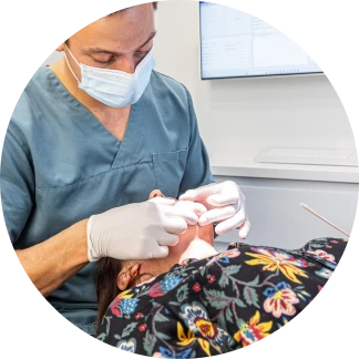 contention au Cabinet d'Orthodontie La Trinité Sourire, du Dr Browarski